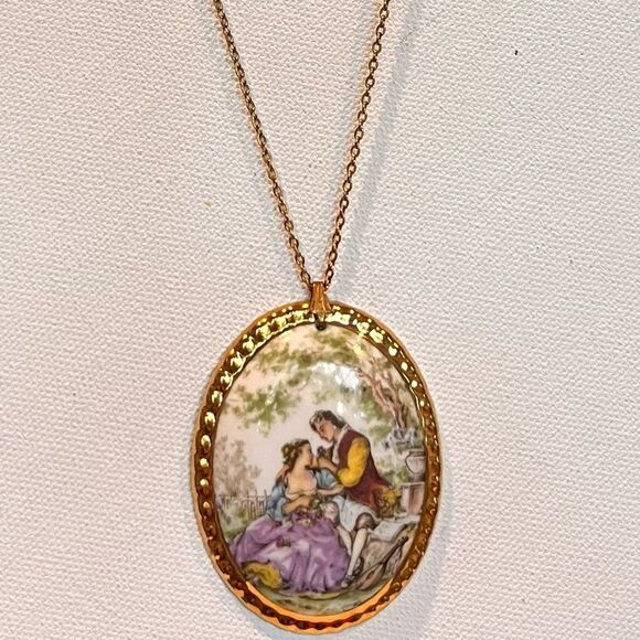Vintage Fragonard Courting Couple Porcelain Necklace- Hand-Painted Scene - Picture 5 of 6